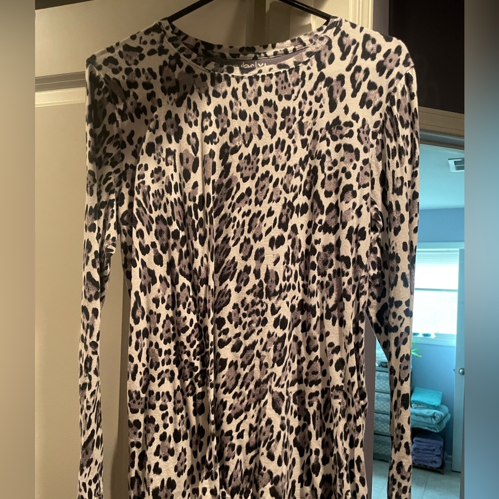 Animal print under scrub top XL